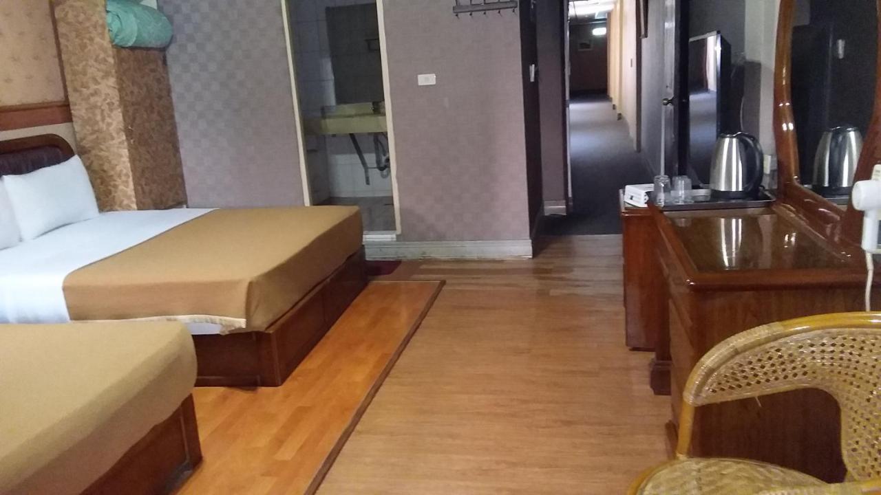 Uni Hotel Taitung Bagian luar foto