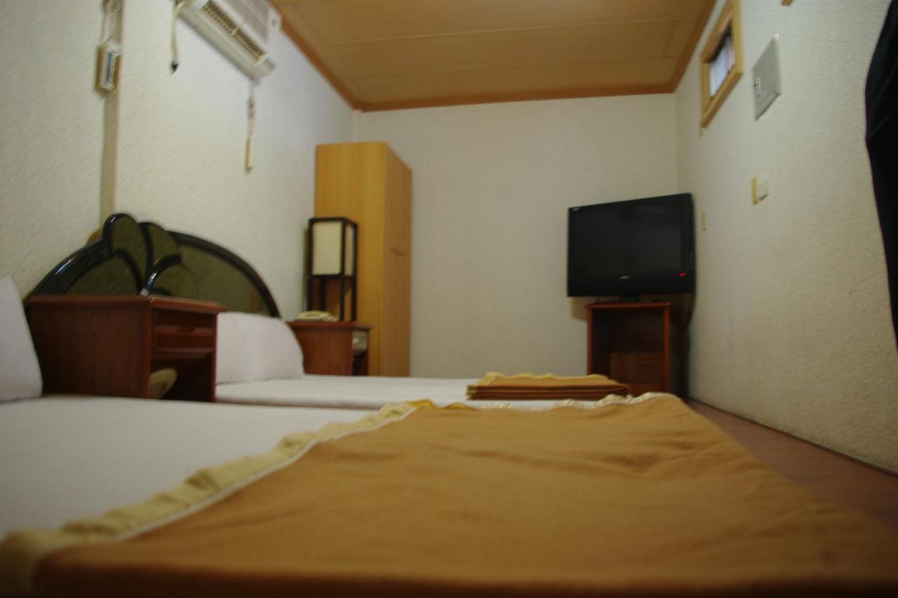 Uni Hotel Taitung Bagian luar foto