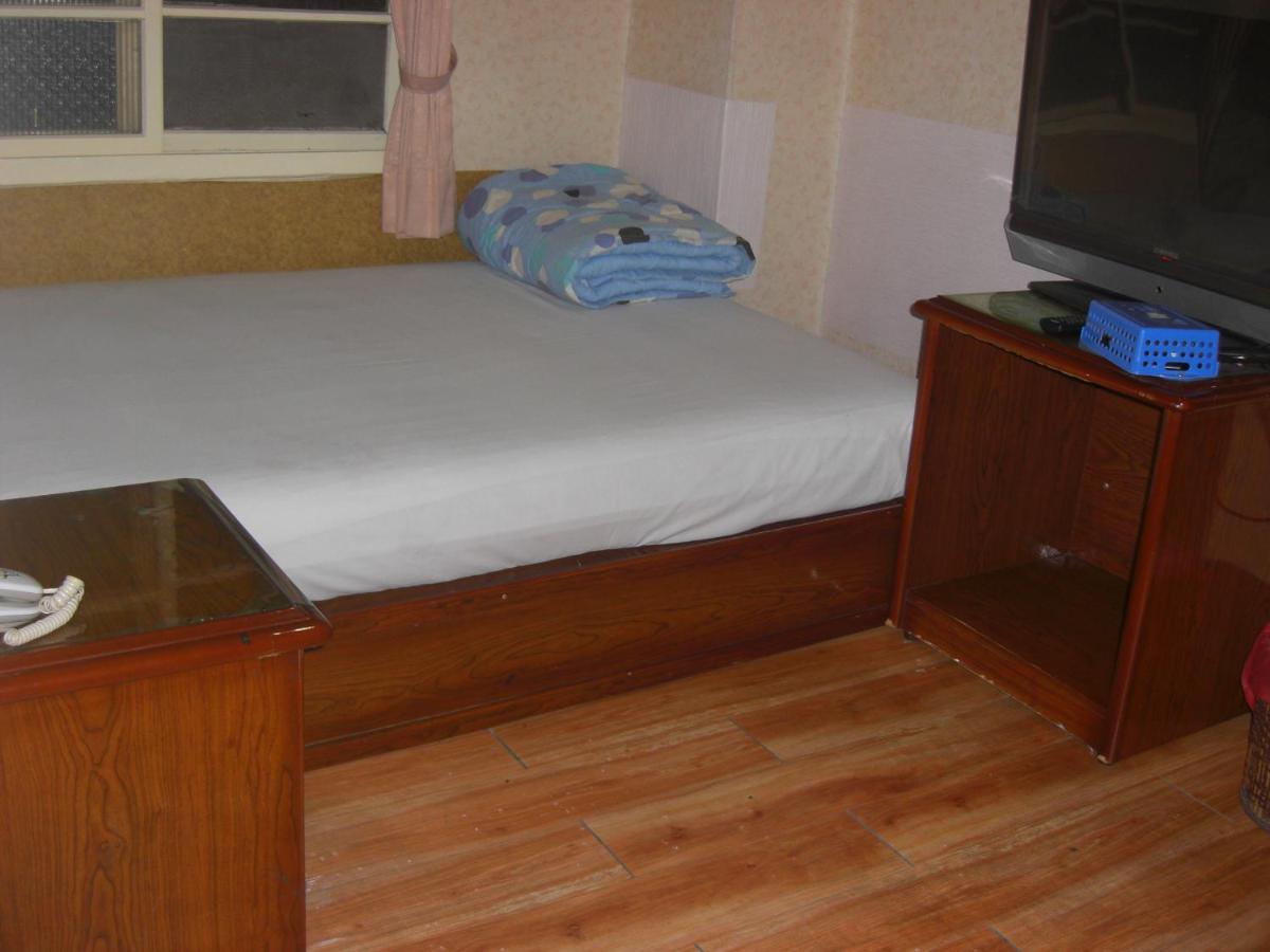 Uni Hotel Taitung Bagian luar foto
